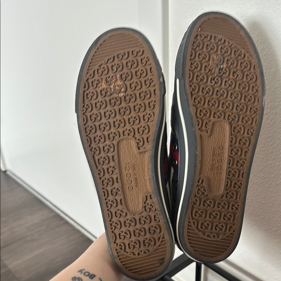 Gucci Men's Gray Sneakers with Red and Green Accents - Picture 6 of 6